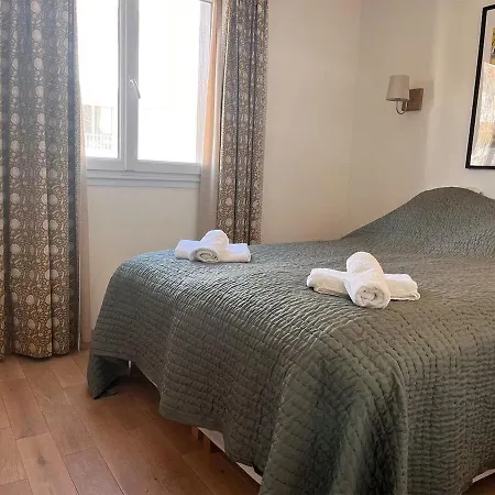 Charming Two Bedroom With Balcony In Antibes