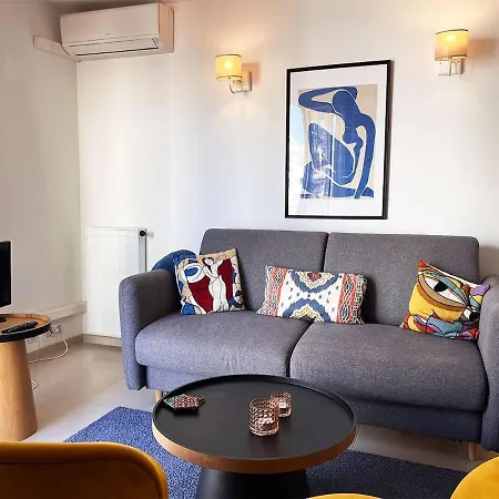 Charming Two Bedroom With Balcony In * Antibes