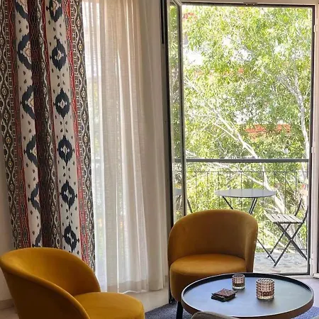 Charming Two Bedroom With Balcony In