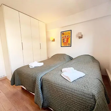 Charming Two Bedroom With Balcony In